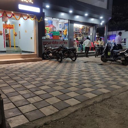 Hotel Dwarka Palace Ahmednagar Buitenkant foto