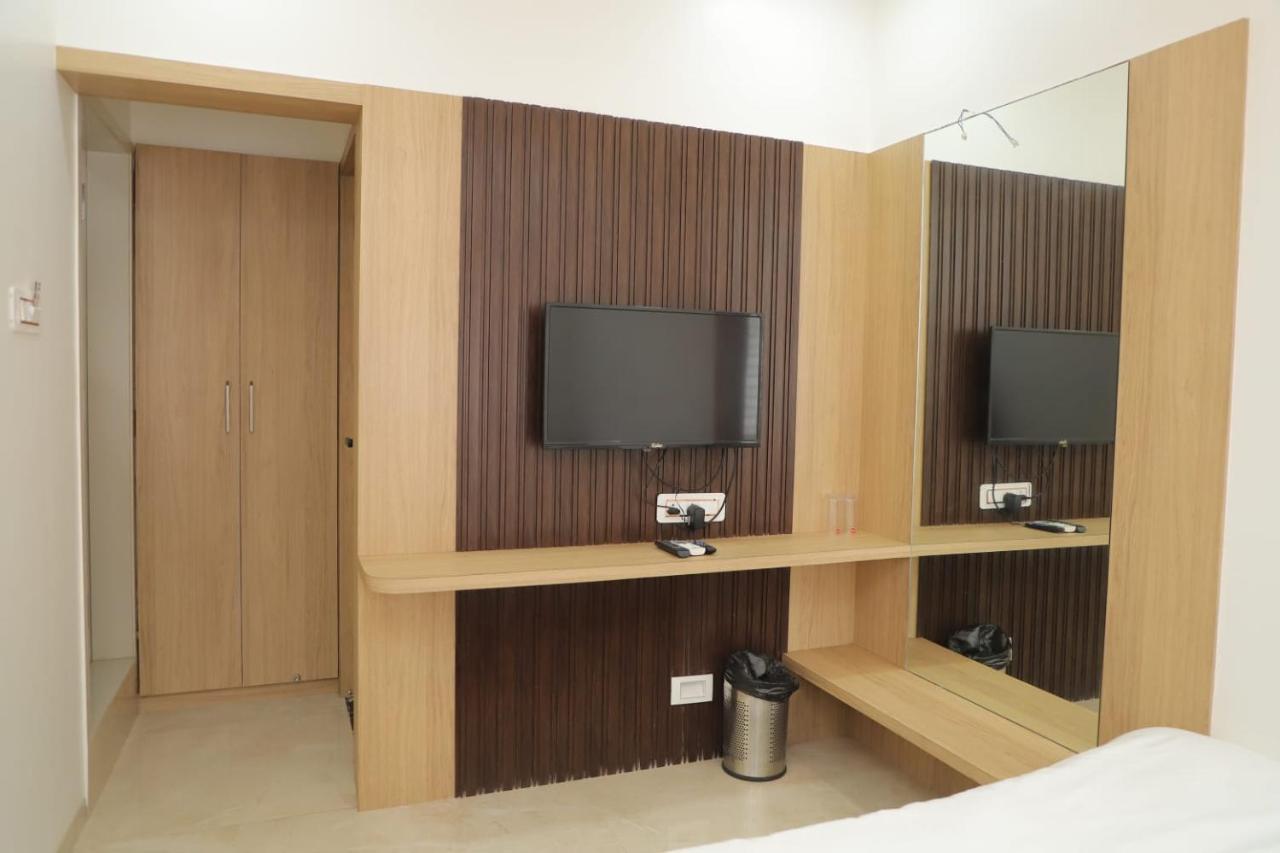 Hotel Dwarka Palace Ahmednagar Buitenkant foto