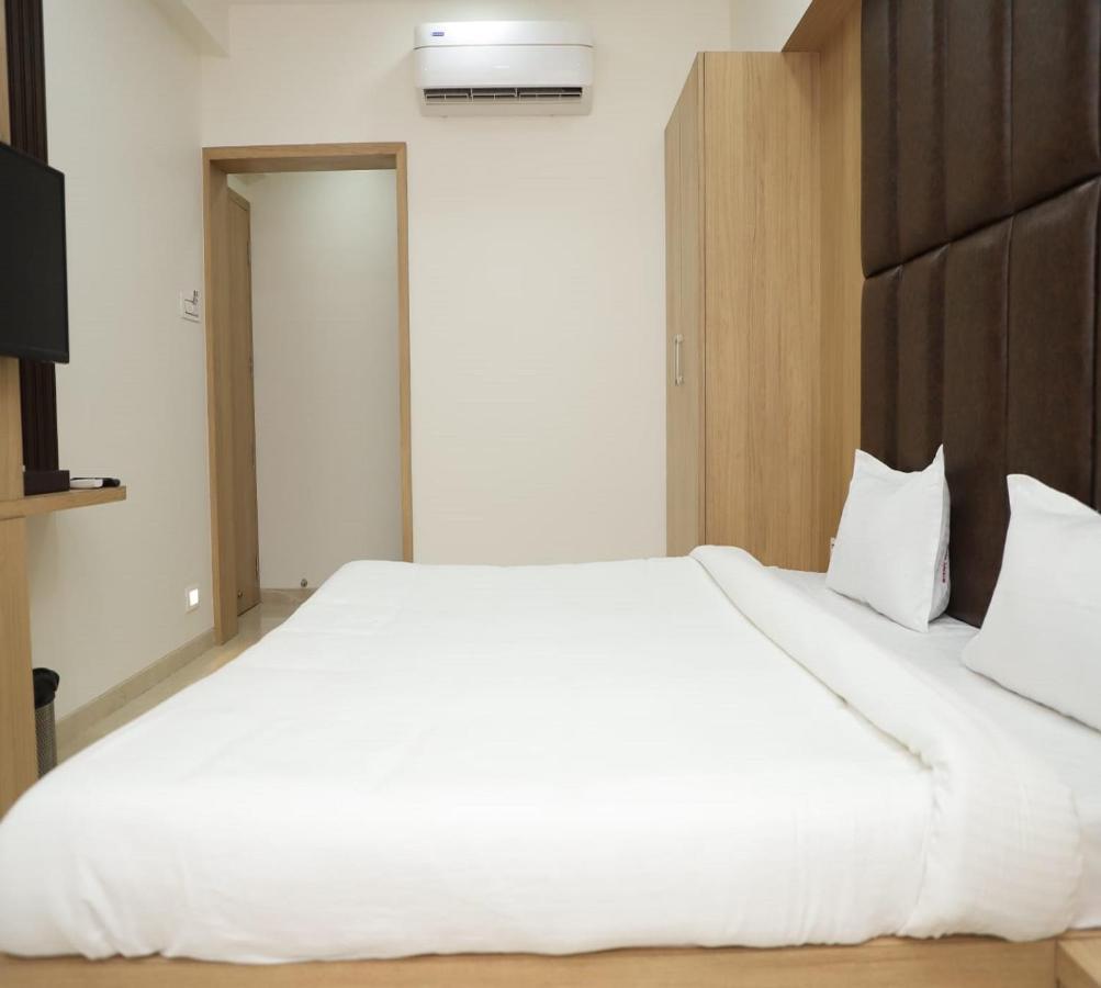 Hotel Dwarka Palace Ahmednagar Buitenkant foto