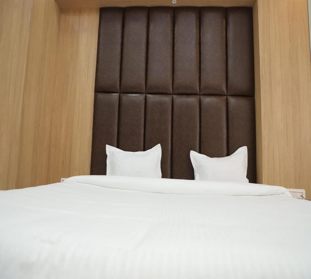Hotel Dwarka Palace Ahmednagar Buitenkant foto