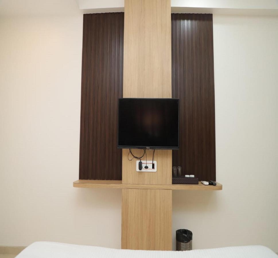 Hotel Dwarka Palace Ahmednagar Buitenkant foto