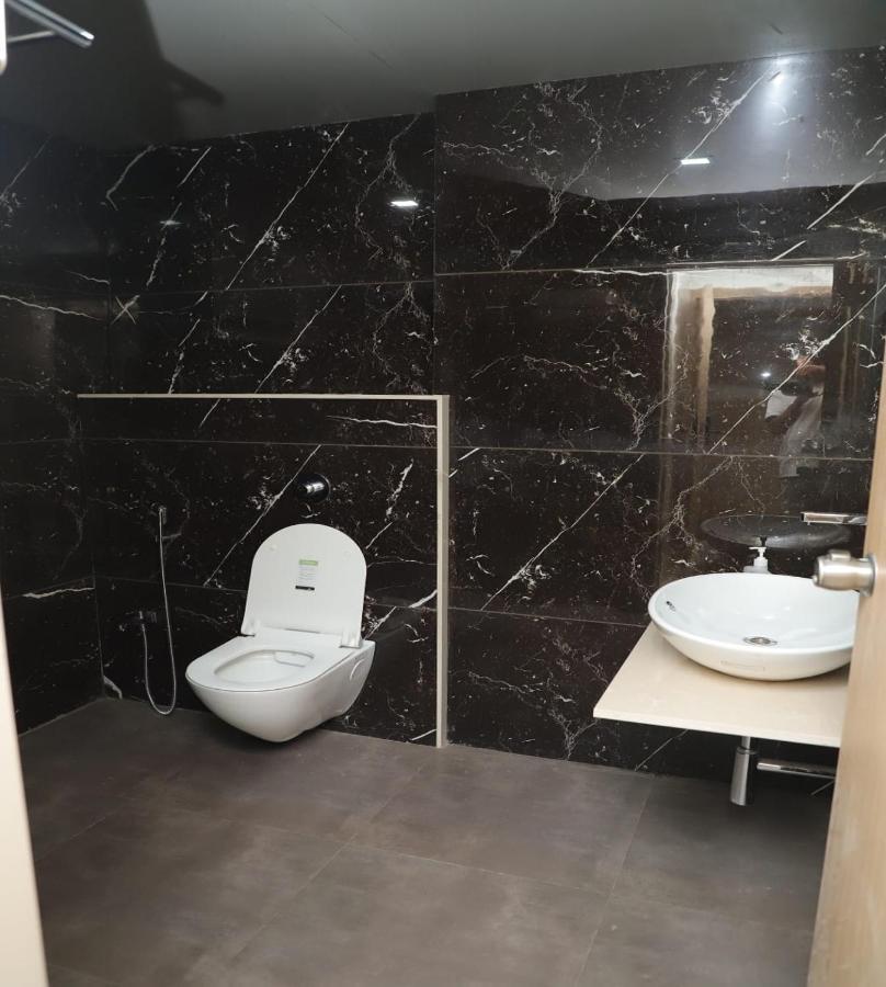 Hotel Dwarka Palace Ahmednagar Buitenkant foto